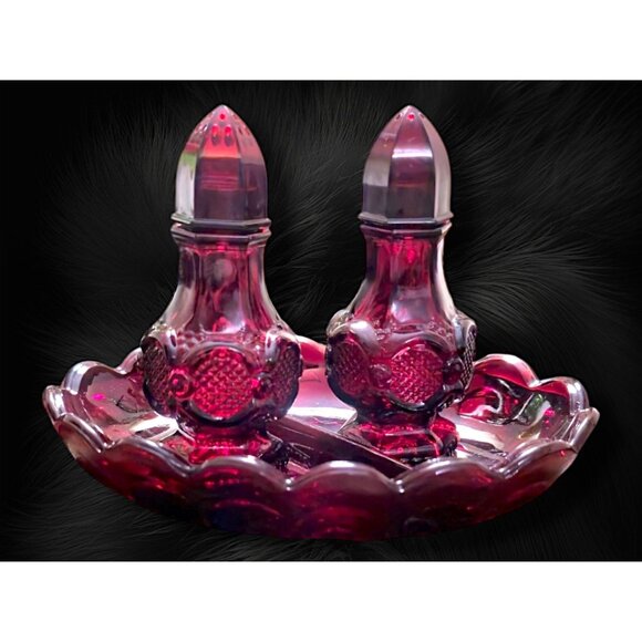 Beautiful Vintage Anchor Hocking Salt Pepper and 2 sided bon bon dish - Picture 5 of 10